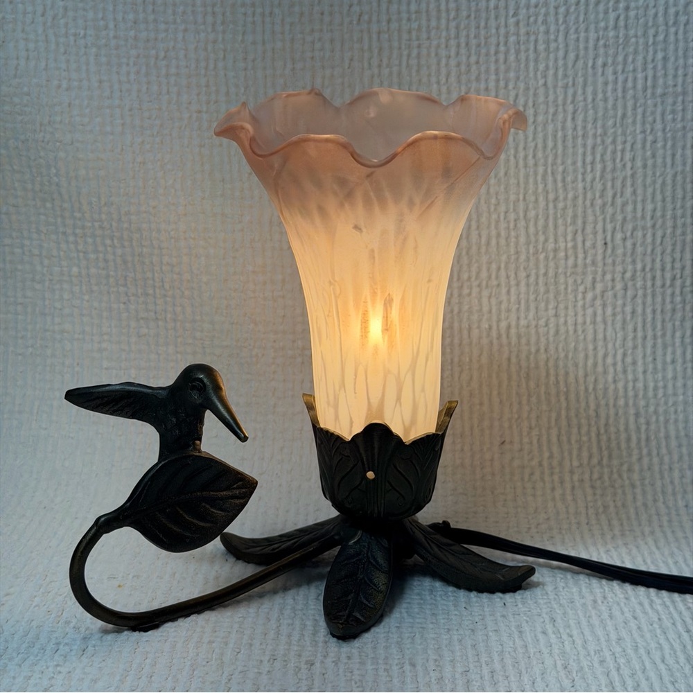 Vintage Bronze Tone
Hummingbird Lily Lamp Nightlight
Pink & White Glass